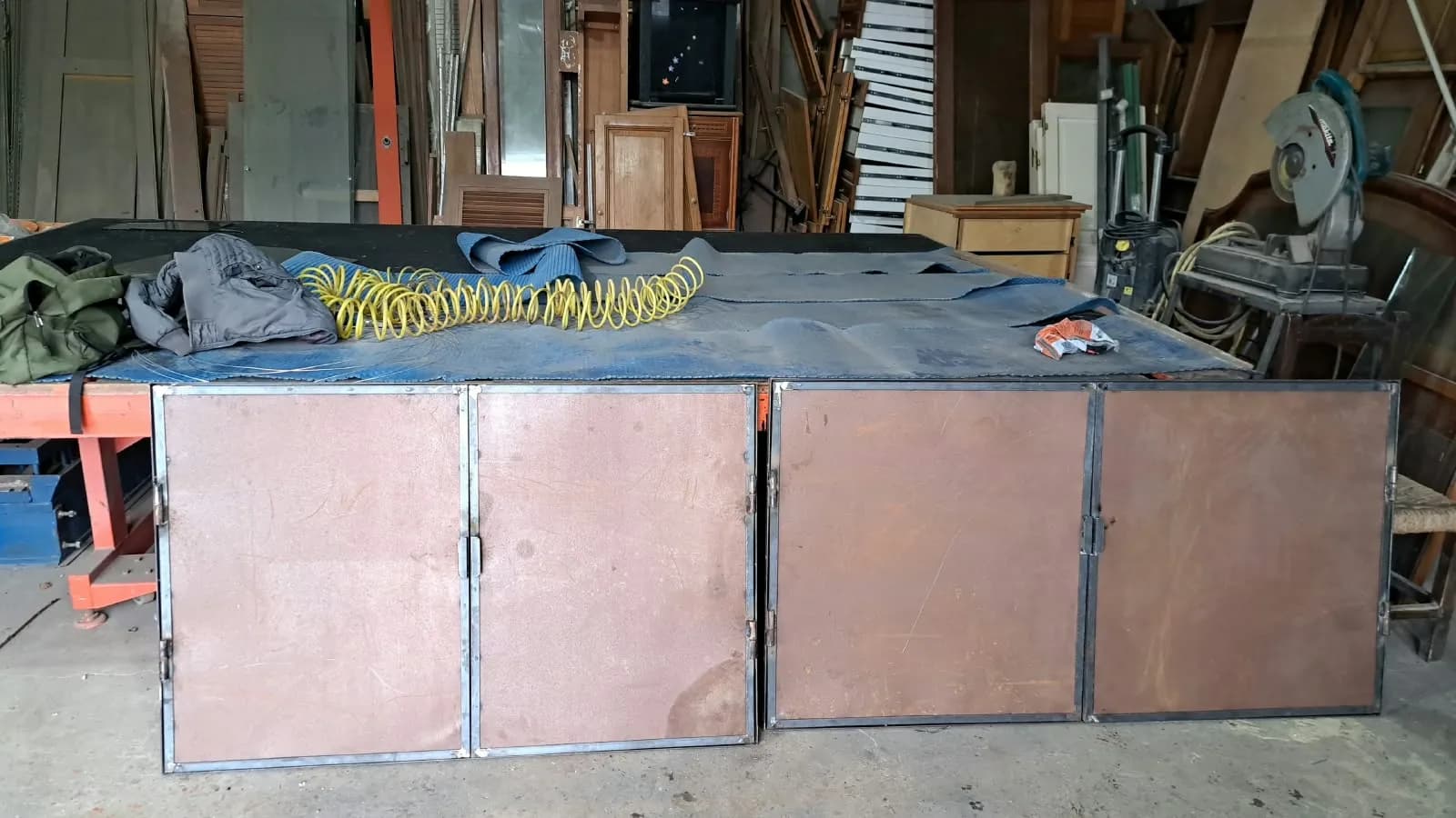 Puerta metálica modular